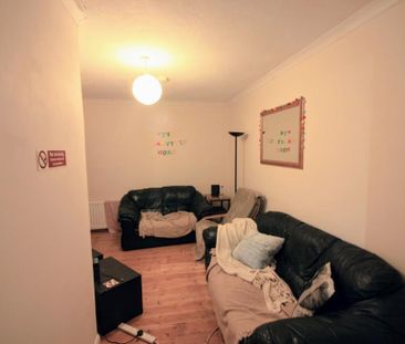 5 bedroom semi-detached house to rent - Photo 4