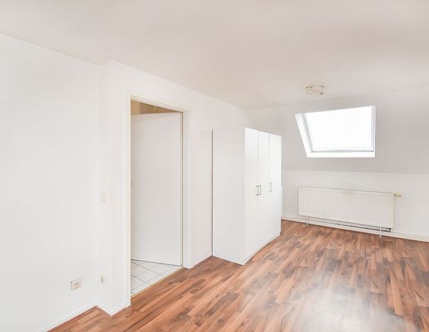 Hannover – Linden-Mitte: Gemütliche 1-Zimmer-Dachgeschosswohnung! - Foto 1