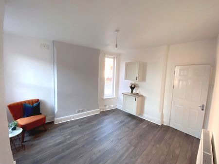 2 Bedroom End Terraced House - Photo 5