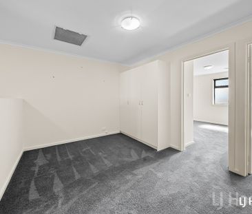 Modern Three Bedroom Townhouse - Photo 4