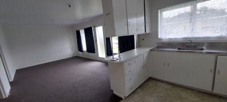 Spacious 2 Bedroom, 1 Bathroom unit - Photo 4
