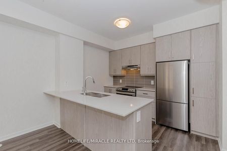 For Lease - 11 Honeycrisp Crescent Unit# 5, Vaughan, Ontario - Photo 4