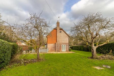 4 bedroom detached house to rent - Photo 5