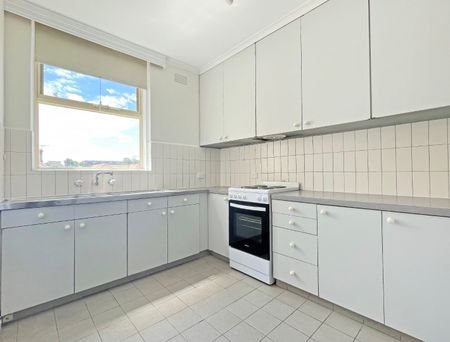 THE BEST LOCATION IN TOWN!! - Photo 5