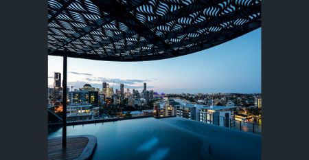 Valencia Residences - Photo 3