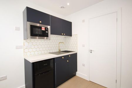 1 bedroom in a house share to rent - Photo 2