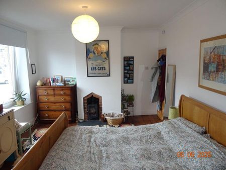 4 bedroom terraced house to rent - Photo 3