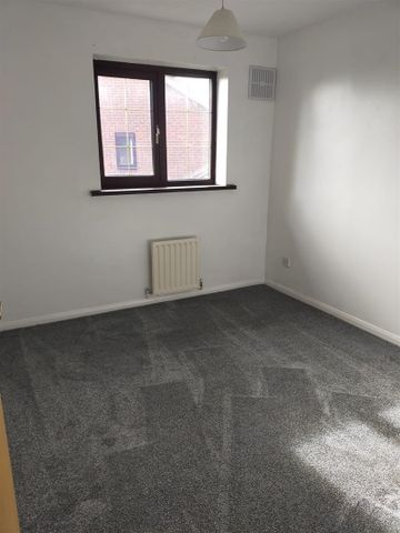 3 Beds - Detached house - - Photo 4