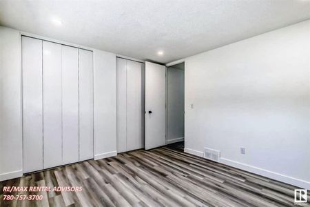 UPPER 9432 150 Avenue Northwest - Photo 4