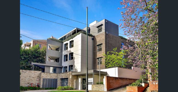 Modern lifestyle apartment convenient to all urban amenities. - Photo 1