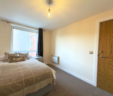 1 bedroom in a flat share to rent - Photo 2