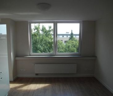 Top Lage in Sachsenhausen - 2 Zimmer-Bad-Balkon mit Einbauküche - Photo 4