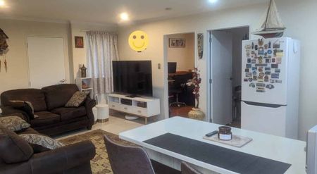 Henderson-3 bedroom house, the rent includes water usage bills. - Photo 5