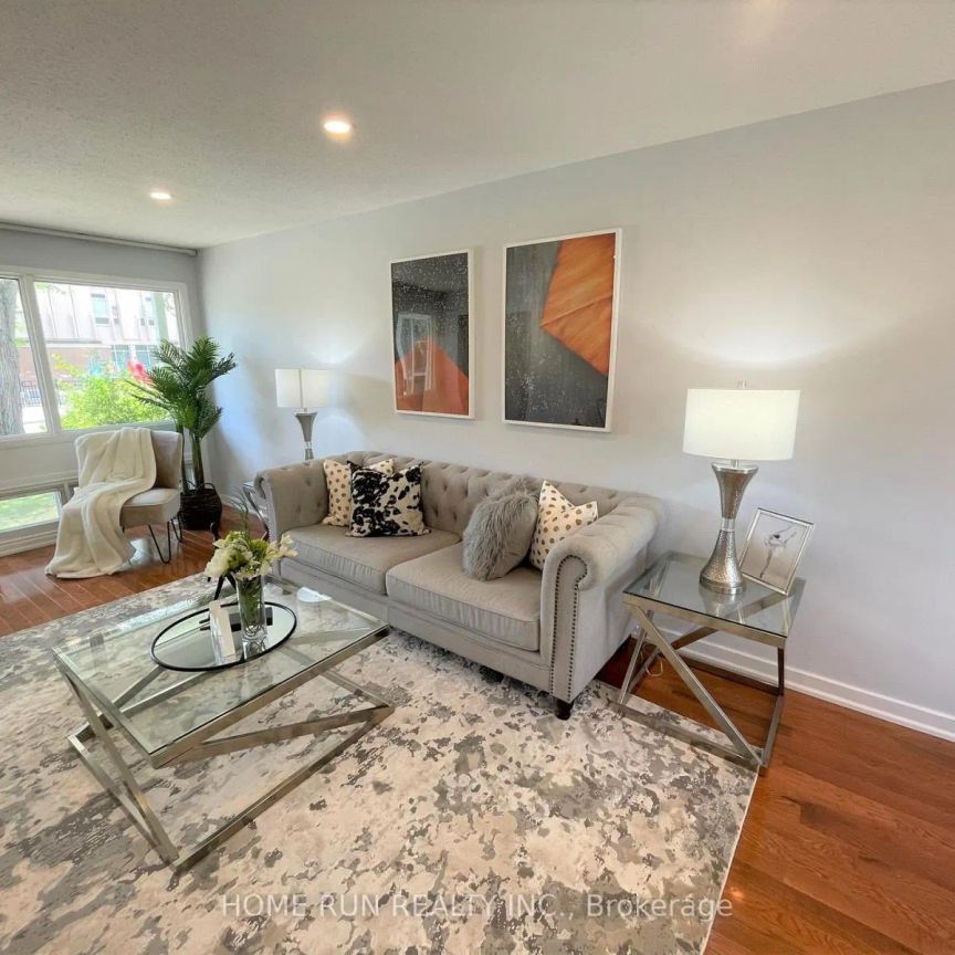 42 WALGATE AVENUE - Photo 1