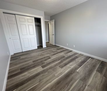 Modern and Spacious 3-Bedroom Apartment - SMALL PET FRIENDLY! - Photo 2