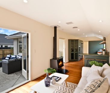 Sunny 3 Bedroom standalone house in Bryndwr Rd - Photo 4