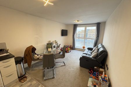 Edinburgh Gate - Photo 2