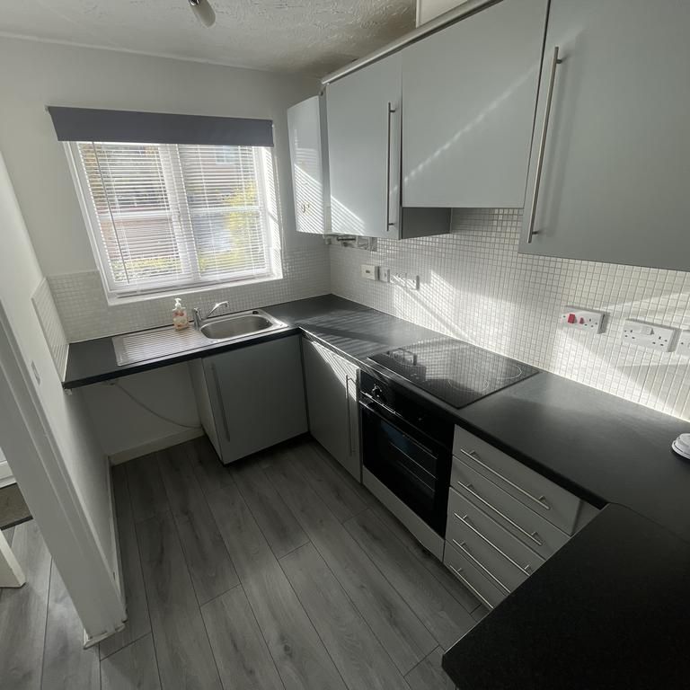 2 bedroom terraced house to rent - Photo 1