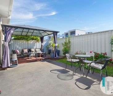 Stylish & Spacious Three-Bedroom Townhouse in Prime Location - Photo 1