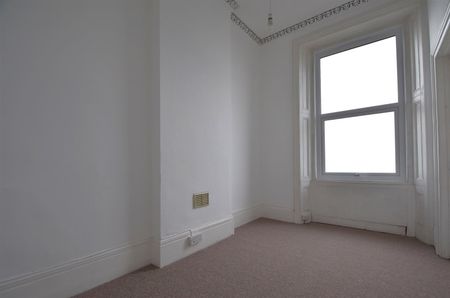 2 Bed Flat - Conversion - Photo 4