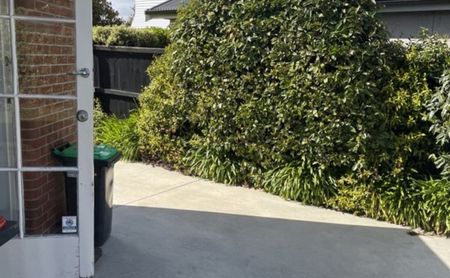 Comfortable Living in the Heart of Burnside - Photo 4