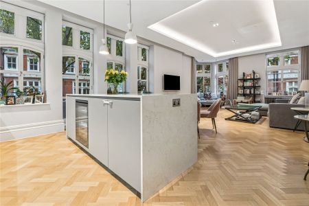 Kensington Court, London, W8 flat to rent - Photo 3