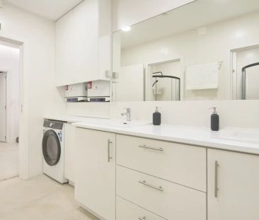 Room in a shared 9-bedroom apartment for rent in Lisbon - Foto 5