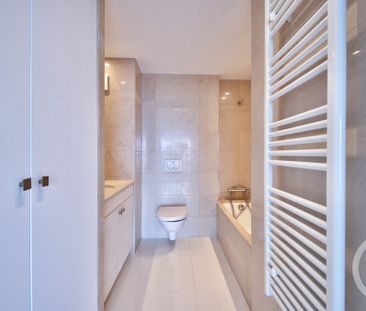 Location Appartement 5 pièces 148m² NICE 06300 - Photo 6