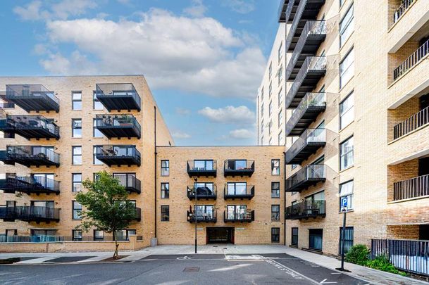 3 bedroom flat to rent - Photo 1