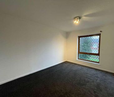 Vauxhall Crescent, Birmingham, B36 - Photo 2