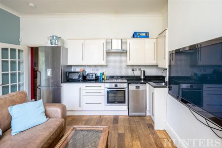 2 bedroom Flat To Let - Photo 5