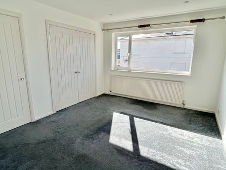 3 bedroom Spacious Three Bedroom Home to rent - Photo 4