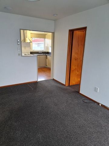 Sunny, north facing with courtyard - Photo 3