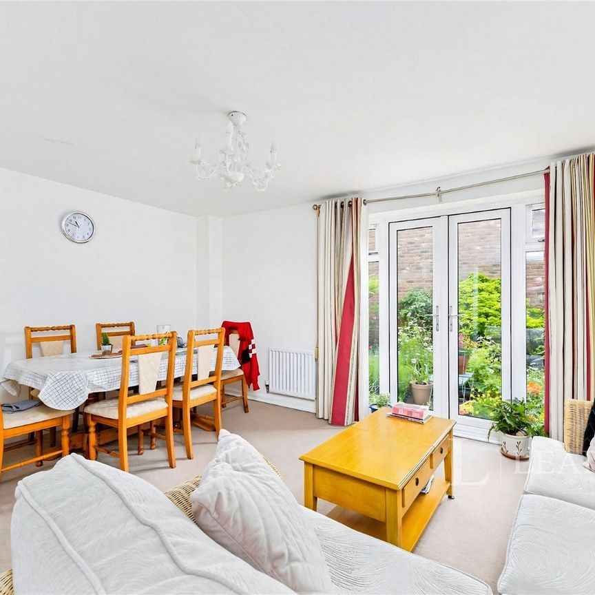 4 bedroom house to rent Dragonfly Lane, Cringleford, Norwich, NR4 - Photo 1