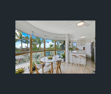 Spacious unit with private rooftop - Photo 3