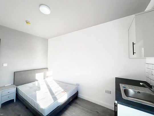 1 bedroom in a house share to rent - Photo 1