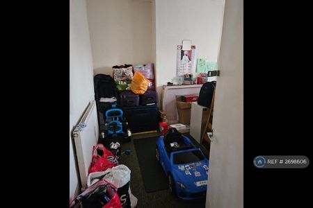 3 bedroom semi-detached house to rent - Photo 4