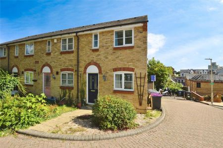 2 bedroom end of terrace house to rent - Photo 3