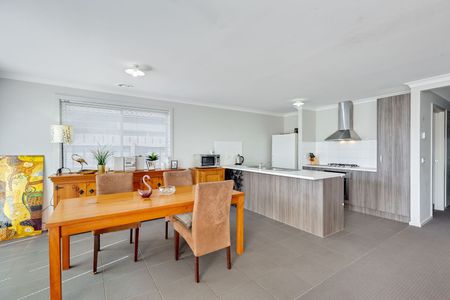 Spacious and Bright 3-Bedroom Home in Epping - Photo 5