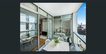 Luxury Lifestyle in Prime Port Melbourne Location - Photo 5