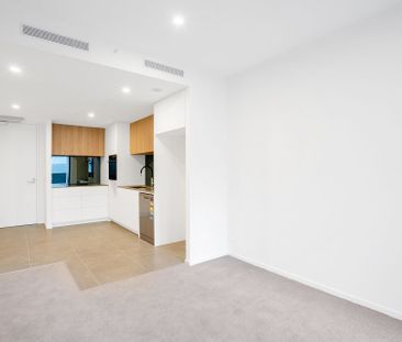 Comfortable One-Bedroom Living in a Lyneham Community - Photo 4