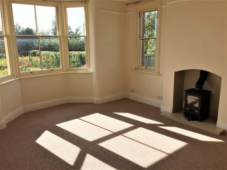 3 bedroom detached to let - Photo 2