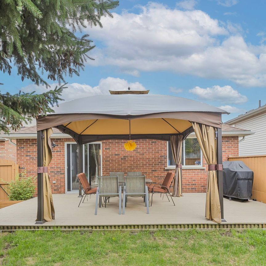 For Lease - 212 Holbeach Crescent, Waterloo, Ontario - Photo 1