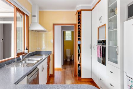 Large Family Home w/ Pool! - Photo 2