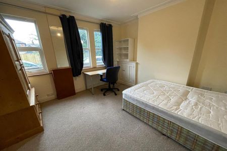 4 bedroom end of terrace house to rent - Photo 5