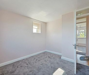 3 bedroom flat to rent - Photo 5