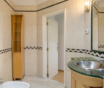 Room in a shared 8-bedroom apartment for rent in Lisbon, no pets, no smoking - Foto 5