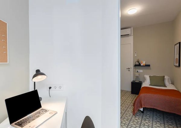 Carrer de Còrsega, Barcelona, Catalonia 08036