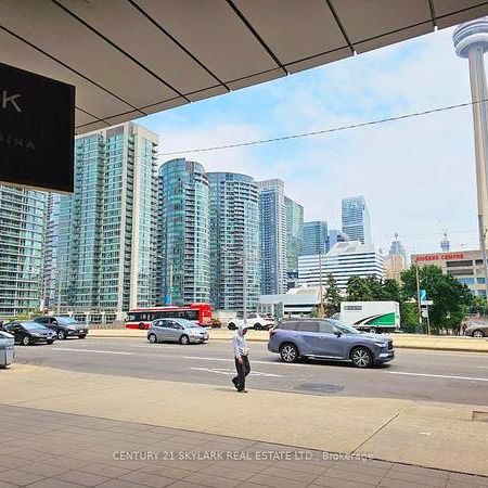 2+1 Bed & 2 Bath - 4 K Spadina - Photo 4