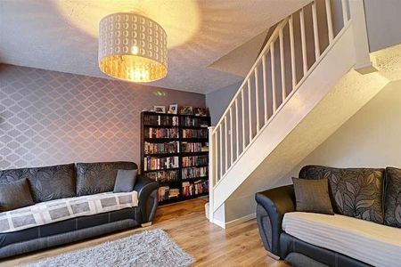 Signal Grove, Bloxwich, WS3 - Photo 3